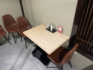 Pasutan - 2名席のテーブル