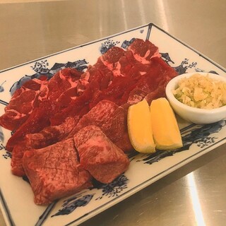 一度に4つの部位が楽しめる！名物の「牛タン全部盛り」をぜひ◎