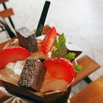 クレープアンドカフェ ヴァーチュ - 生チョコ苺&クーベルチュールを上から！