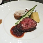 BISTRO NAOMI - 和牛しんたま肉のロースト 燕産エシャロットのソース