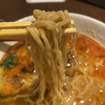 たけくま - 麺は縮れのボソッとした好みな感じ