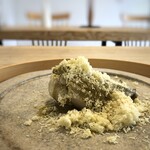 Restaurant 5 - 黒鮑（唐津）、肝は裏ごしし小量のゴルゴンゾーラを加えたソース、、茹でた里芋、上には裏ごしした栗