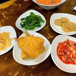 ソウル食堂 - サービス小皿が5品も！！