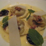 SALONE 2007 - 水牛のチーズにのった乳飲み仔羊のストゥッファートのファゴッティーニ