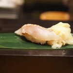 立食い寿司 根室花まる - 二階建て真鯛昆布〆焼霜作り