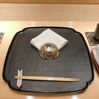 炭火割烹 庵 - 一献、銀の盃で日本酒、山形県の吾有事