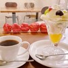 鵠沼茶房 - ホットコーヒーとフルーツパフェ