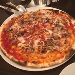 158204357 - モッツァレラとキノコのピザ