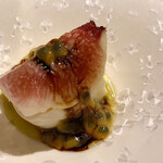 U.KAI - ブラッタチーズとイチジク✨パッションフルーツのソース