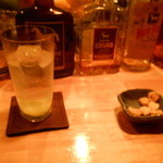 Bar Goat - ウォッカベースのカクテルとお通しのスナック