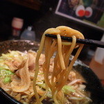 今里わっしょい - 男の根性黒醤油ラーメンの麺アップ！！