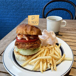 FUNGO - 【9月のMonthly Burger】  『プリプリ海老カツBurger¥1850』 『Hot coffee¥450』