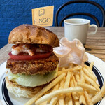 FUNGO - 【9月のMonthly Burger】  『プリプリ海老カツBurger¥1850』 『Hot coffee¥450』