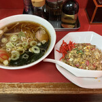 山長 - 半チャーハン・ラーメン（750円）