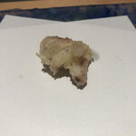 にい留 - 師崎 新烏賊下足
      →先程の新烏賊の下足♪水分量が多いのでかなり油は跳ねますが、それをもろともしない新留大将！尊敬ですm(_ _)m 勿論めちゃ旨ですよ！