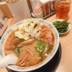 桂花ラーメン - 太肉麺、トッピング茎ワカメ、プーアール茶
