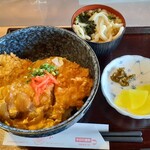 Sutato - かつ丼+ミニうどん+漬物