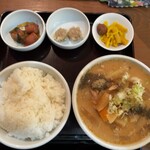 吉田とん汁店 - 