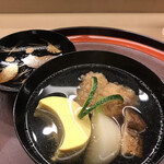 赤坂 菊乃井 - 昼懐石１３３１０円。豊年椀。米を衣に揚げた鱧と松茸の椀です。すまし汁がしみじみと、素晴らしい味わいです（╹◡╹）（╹◡╹）