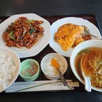 葵飯店 - 日替り定食  鶏肉の味噌炒め＆カニ玉＆ミニラーメン
