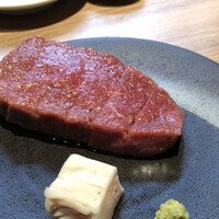 焼肉ホルモン 稲田 - もも肉の塊肉