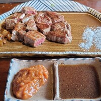 横浜瀬里奈 ステーキドーム - 豪州産サーロインステーキ(ソースはチリ、醤油の2種)