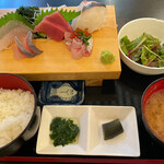 美飾酒処 文 - 下田漁港直送 刺身定食 1540円。