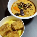 スープカレー チニタ - さくさく揚げ豆腐とキノコ