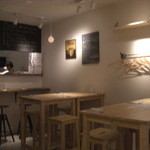 人形町ピザバル - ナチュラルな店内