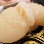 回転寿し トリトン - ホタテの勇姿。