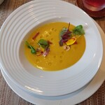 Crane - かぼちゃと玉ねぎのスープ(スペイン産サラミとヘーゼルナッツ)