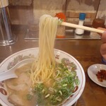 天下一品 - 天下一品は凄く長い麺