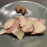 煌 焼肉 - 栃木県とちぎ和牛のウチモモの低温調理
                    煌特製キノコソース
                    サマートリュフをふりかけて