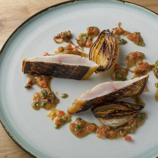 “自然”をテーマに旬食材で構成。魚愛が詰まったおまかせコース