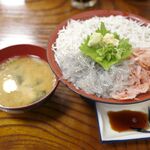 魚河岸 丸天 - 注文した「魚河岸三色丼」は10分ほどで完成！