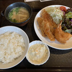 Korian Kicchin Jangara - エビフライ&トントロカツ定食 770円