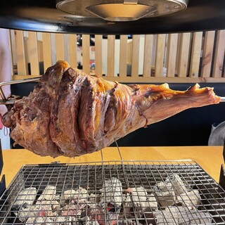 【명물 요리】 럼고기를 호쾌하게 구워낸 일품 「징기스칸」