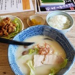 Sousaku Ramen Hajikamiya - 薑屋ラーメン、鶏の竜田揚げハーフにご飯