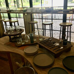 モイベーカリー - 今日は "パンの日" なのでテラス席は使われていない