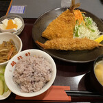 鶏龍軒 - アジフライ海老フライ定食　850円（ご飯半分）