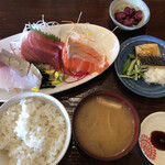 魚火 - 刺身3点盛りと焼魚定食1250円税込