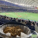 東京ドーム ごはん処 - ヘルメット付きソース焼きそば800円