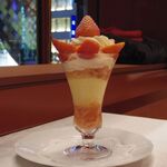 資生堂パーラー - 長崎県 島原地区産 “恋みのり”のストロベリーパフェ