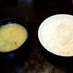 九州 熱中屋 - みそ汁、ご飯