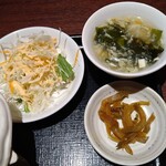 Rou Gai Rou Bekkan - サラダとスープとザーサイ
