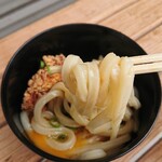 須崎食料品店 - 麺のリフトアップ