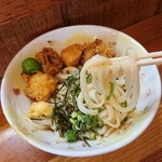 三好うどん - 麺のリフトアップ