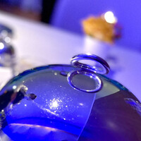 オテル・ド・ヨシノ - 照明に映える綺麗なクローシュに包まれた熊野牛ロース。
                    (((o(*ﾟ▽ﾟ*)o)))♡