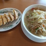 Hidaka ya - 餃子セット(野菜たっぷりタンメン、730円)