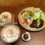 ジャム cafe 可鈴 - 【週替わりランチ 1,050円(税込)】これにスープも付いてます。